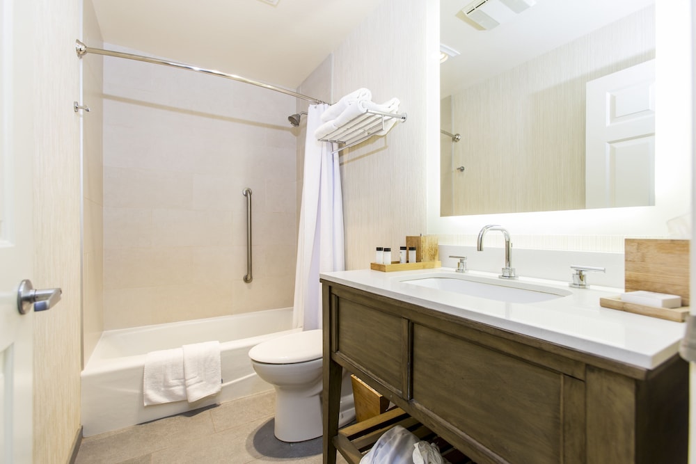 Suite, 1 King Bed, Fireplace, Partial Ocean View - Photo 7
