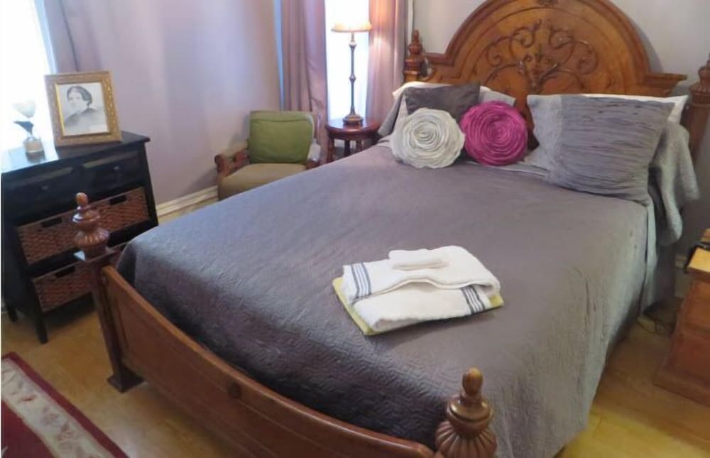 Eliza George Suite photo 1