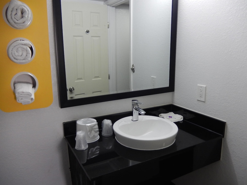 Standard Room, 2 Queen Beds, Non Smoking, Kitchenette - Photo 8