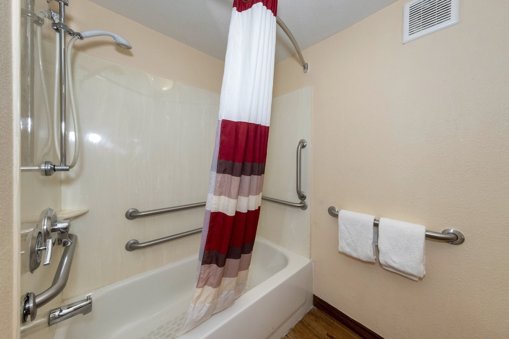 Superior Room, 1 King Bed, Accessible, Non Smoking - Photo 6