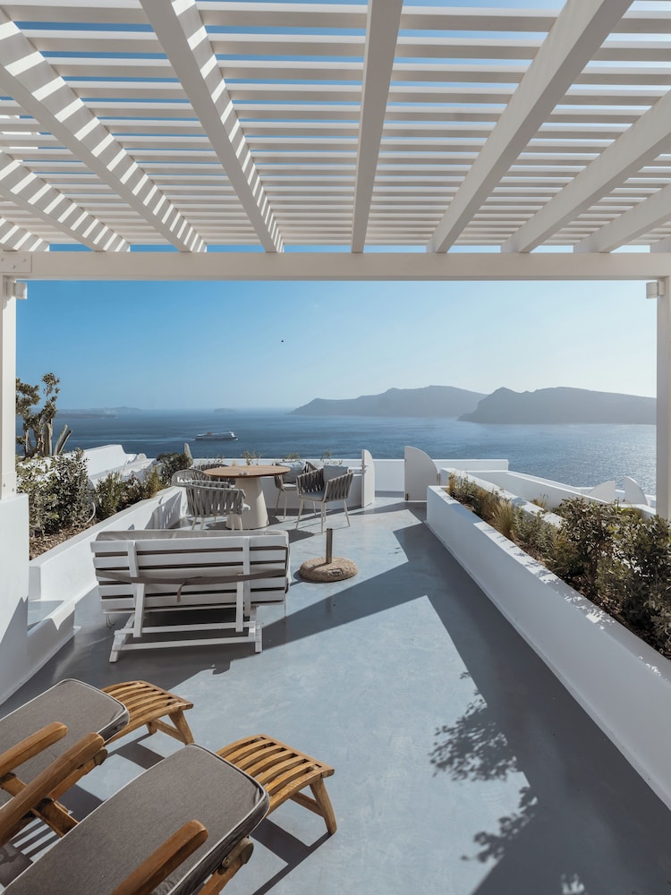 The Carpenter's Suite with Hot Tub & Caldera View - Photo 1