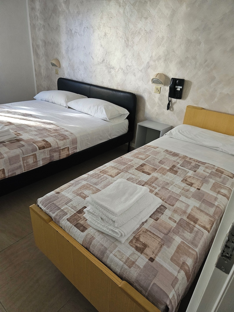 Basic Double or Twin Room, Balcony photo 1