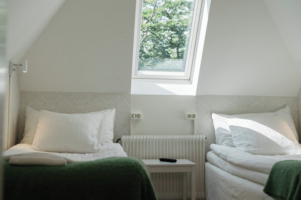 Basic Twin Room photo 1