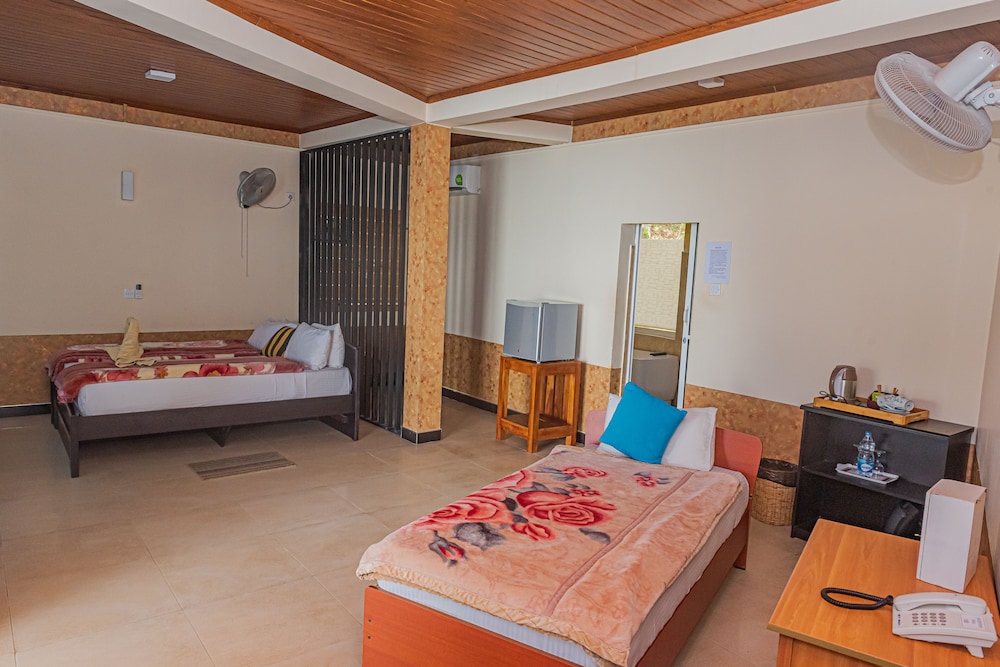 Luxury Triple Room, Non Smoking, Mountain View