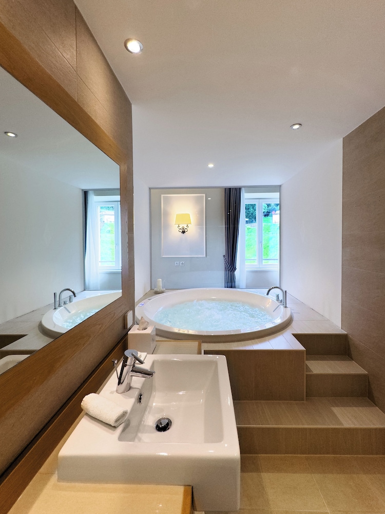 Junior Studio Suite, Hot Tub photo 3