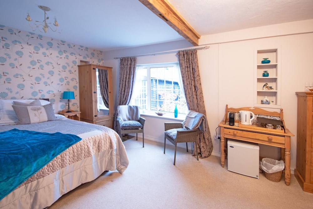 Superior Double Room, Ensuite, Garden View (Super) photo 3