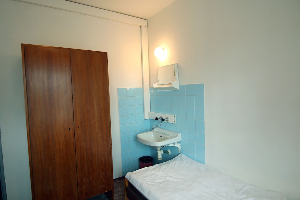 Economy Double Room with One Double Bed and 2 Adults Occupancy (Non Smoking) photo 2