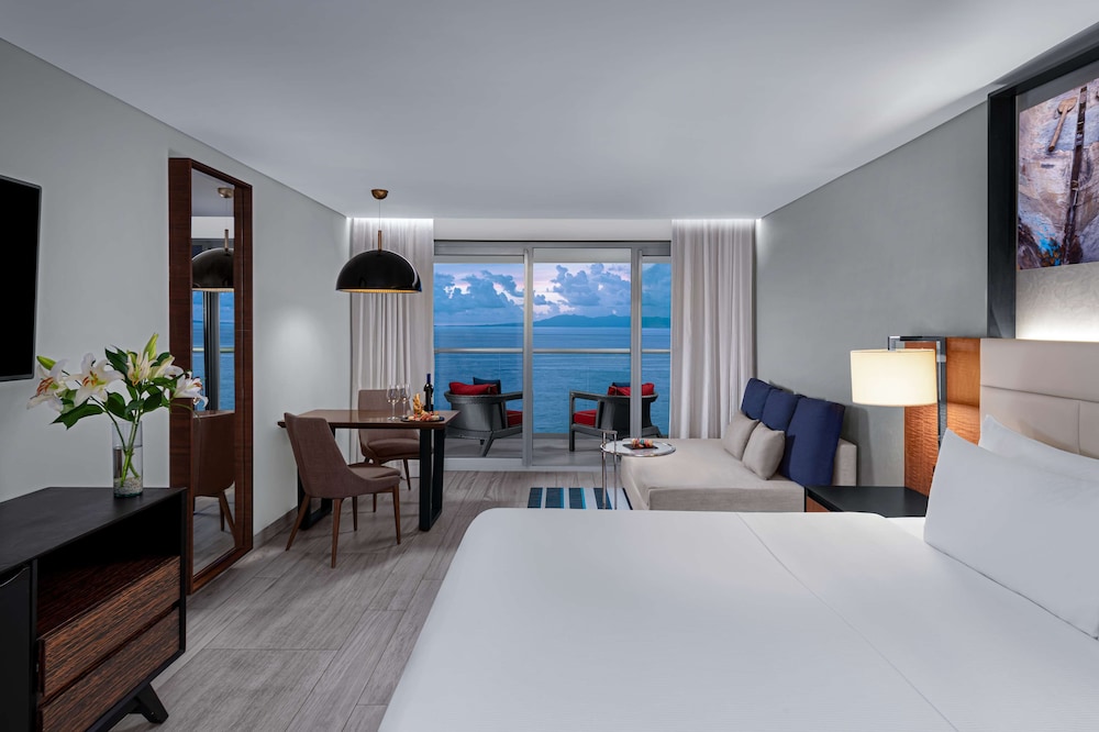 Premium Room, 1 King Bed