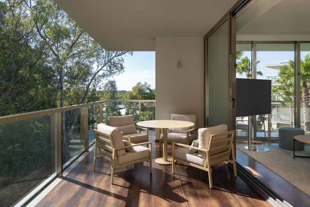 Suite, 2 Bedrooms, Balcony - Photo 10