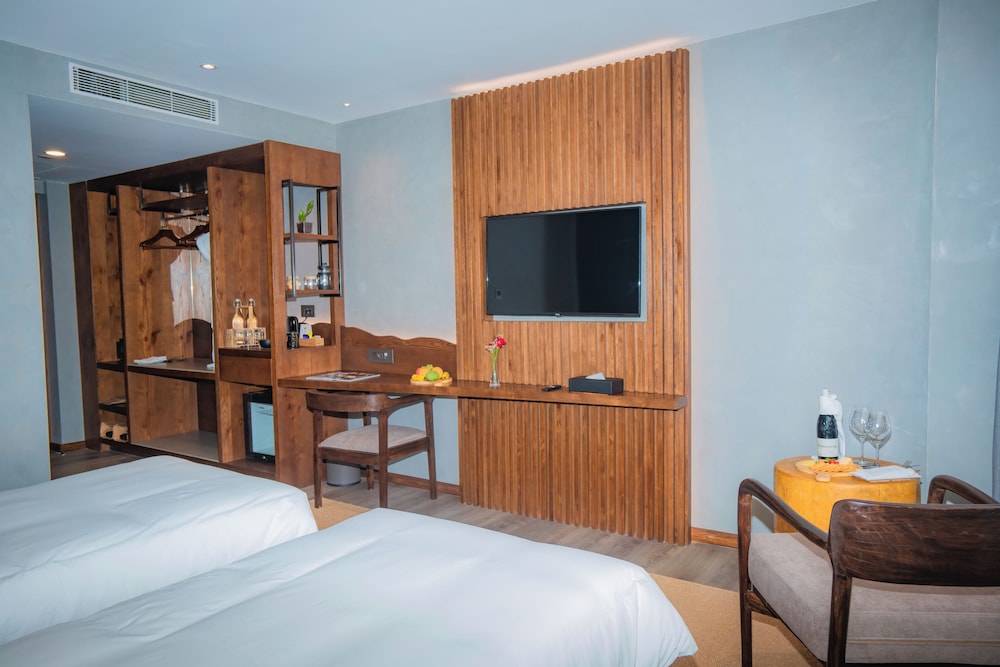 Deluxe Twin Room, 1 Bedroom - Photo 10