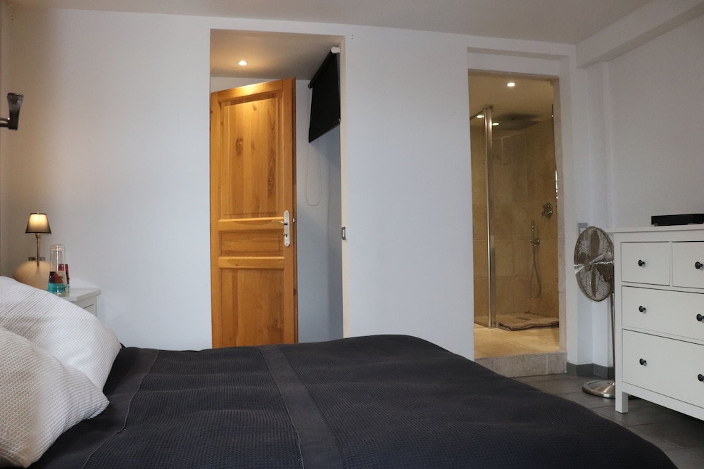Double Room (N°1)