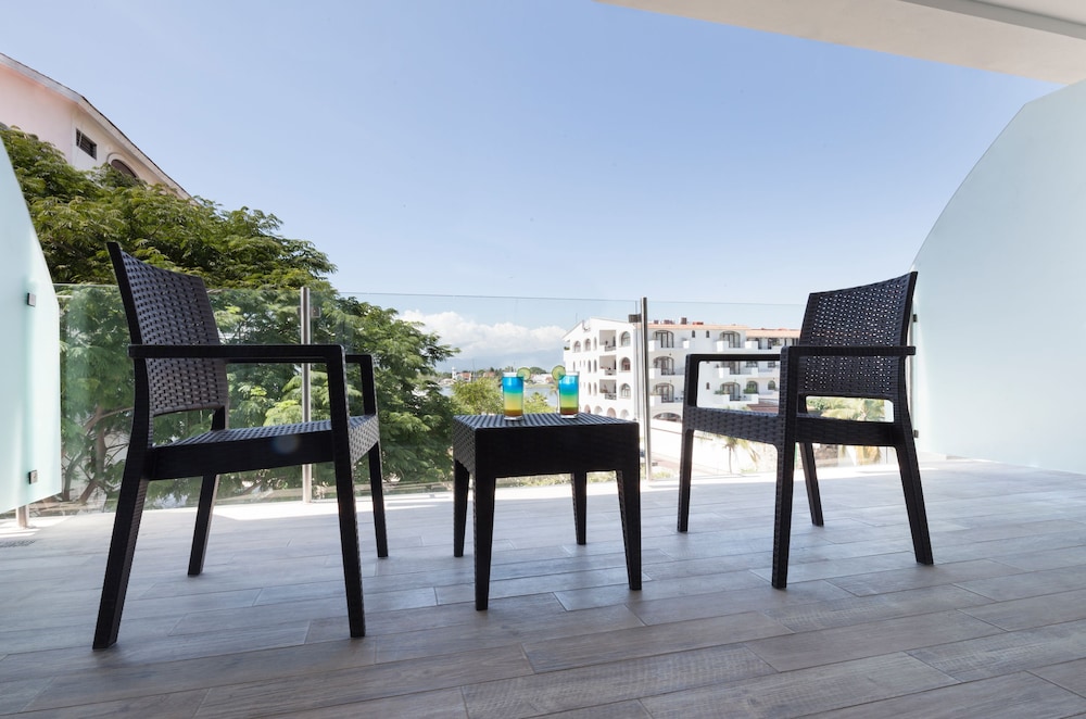 Deluxe Room, Balcony, Annex Building - Photo 12