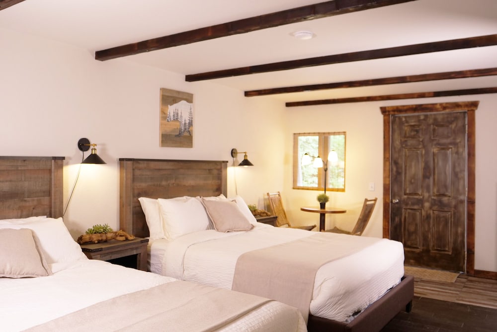 Room, 2 Queen Beds photo 1