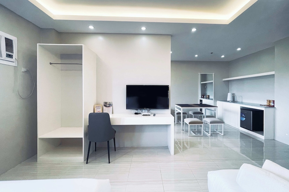 Suite Room - Photo 7