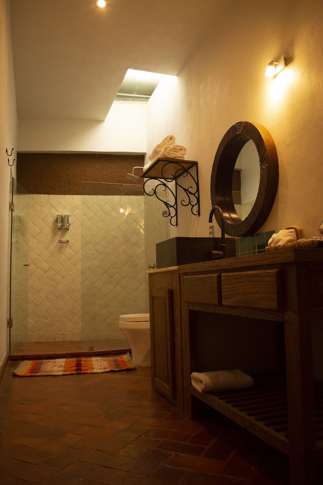 Design Single Room, 1 King Bed photo 3