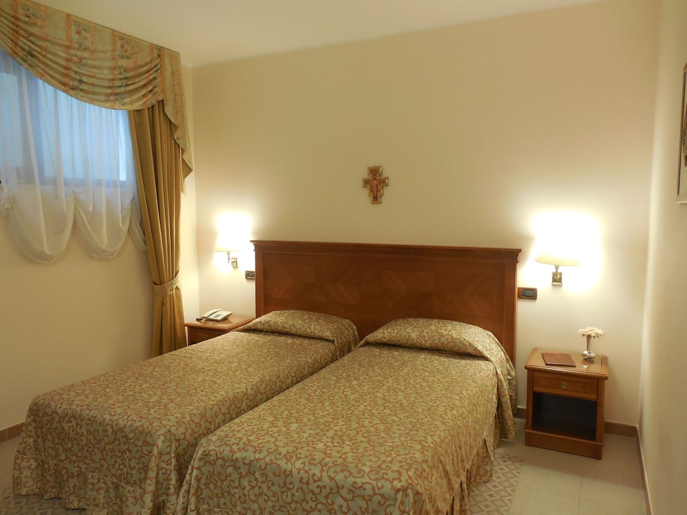 Economy Double Room photo 1