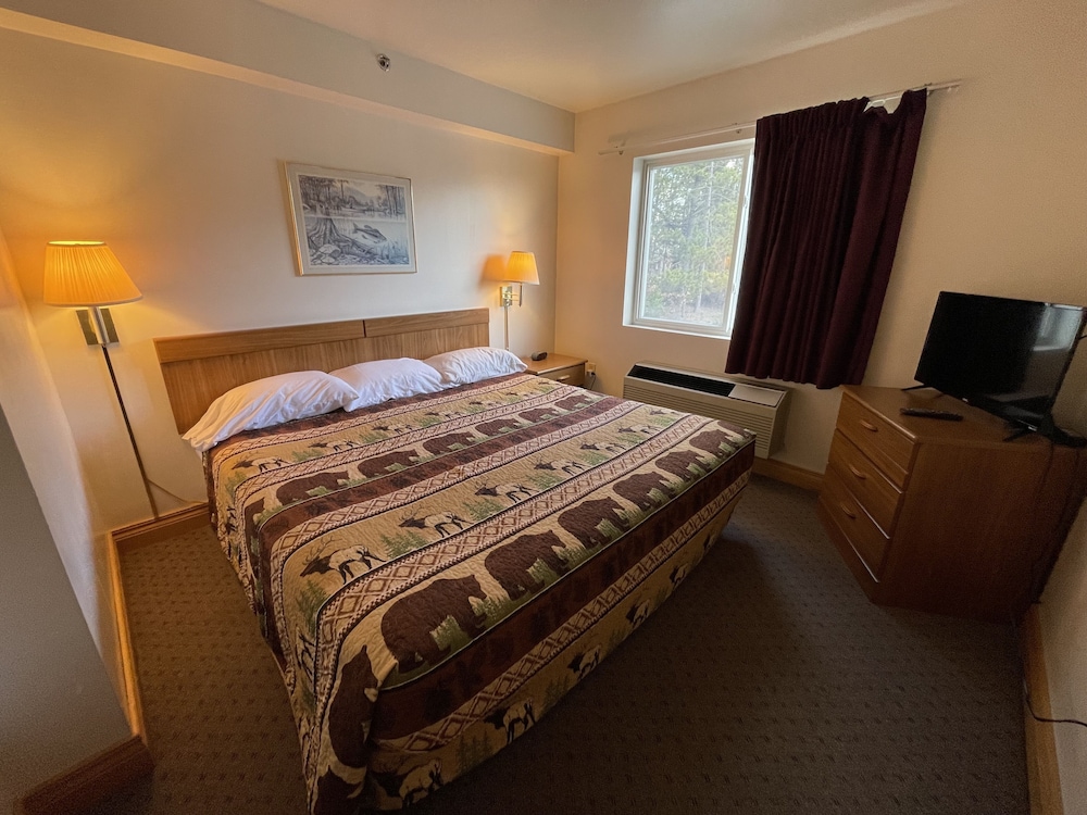 King Suite with Jetted Tub photo 2