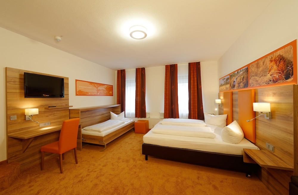 Comfort Quad Room for 2 adults and 2 children photo 2