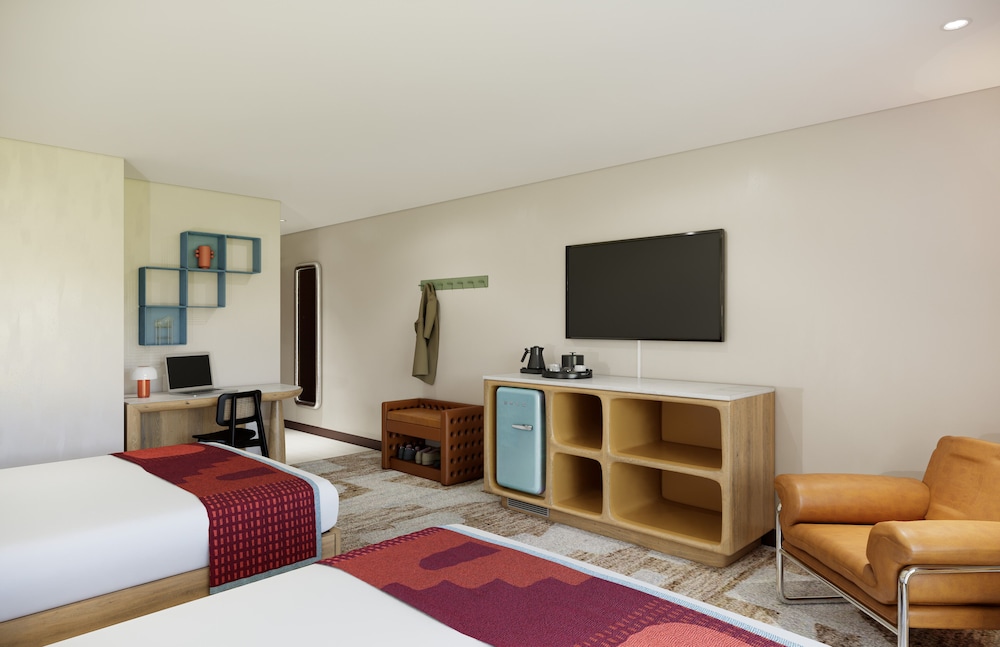 Deluxe Room, 2 Queen Beds, Balcony - Photo 3