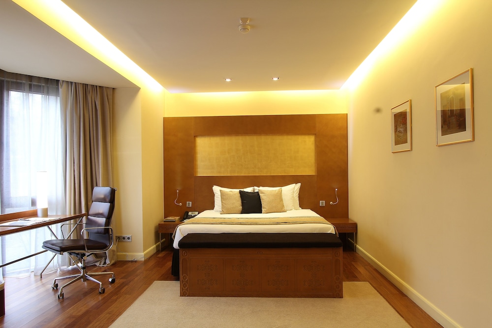 Executive Suite photo 2