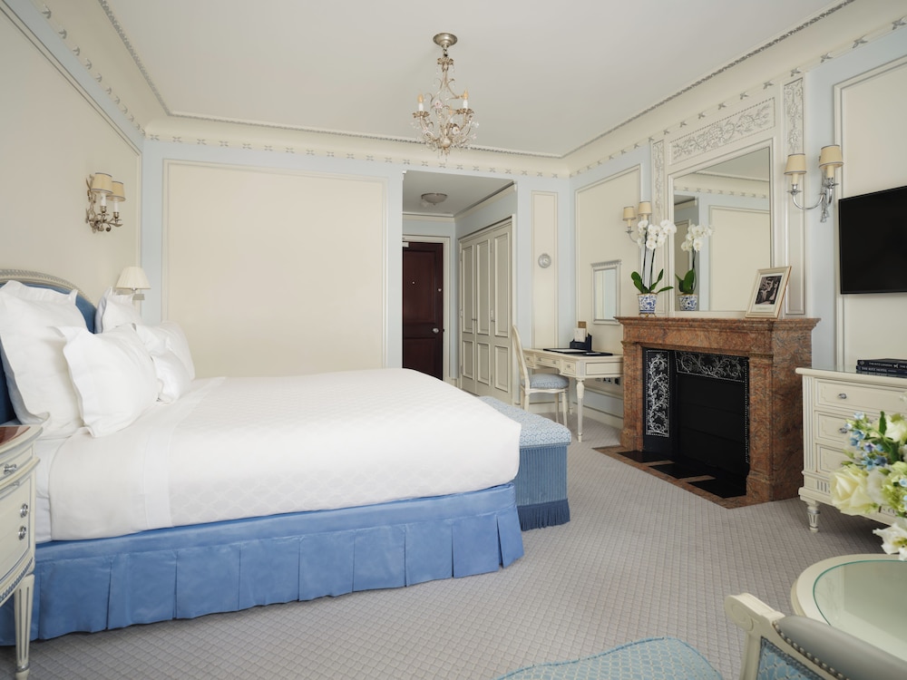 Superior Double Room thumbnail 6