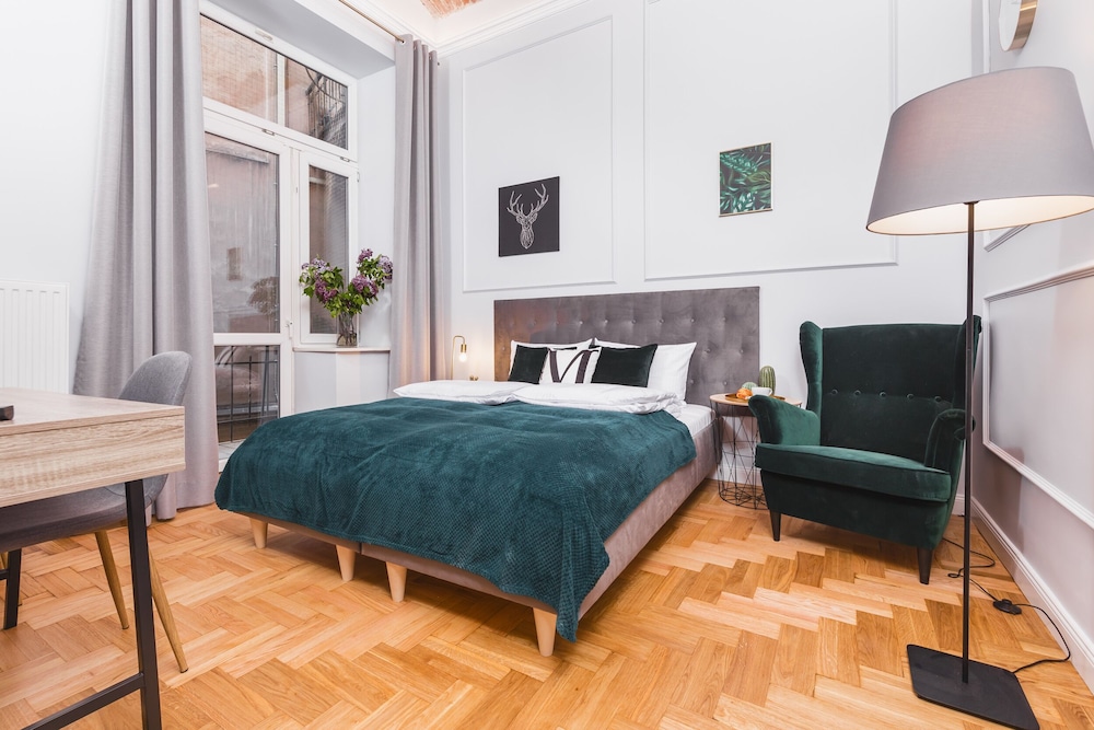 7. Private Room - Traveler's Best Choice