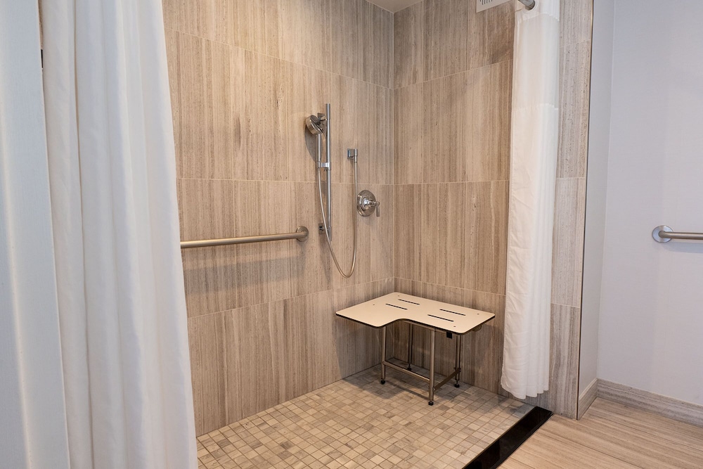 Premier Studio, 1 King Bed - Photo 7