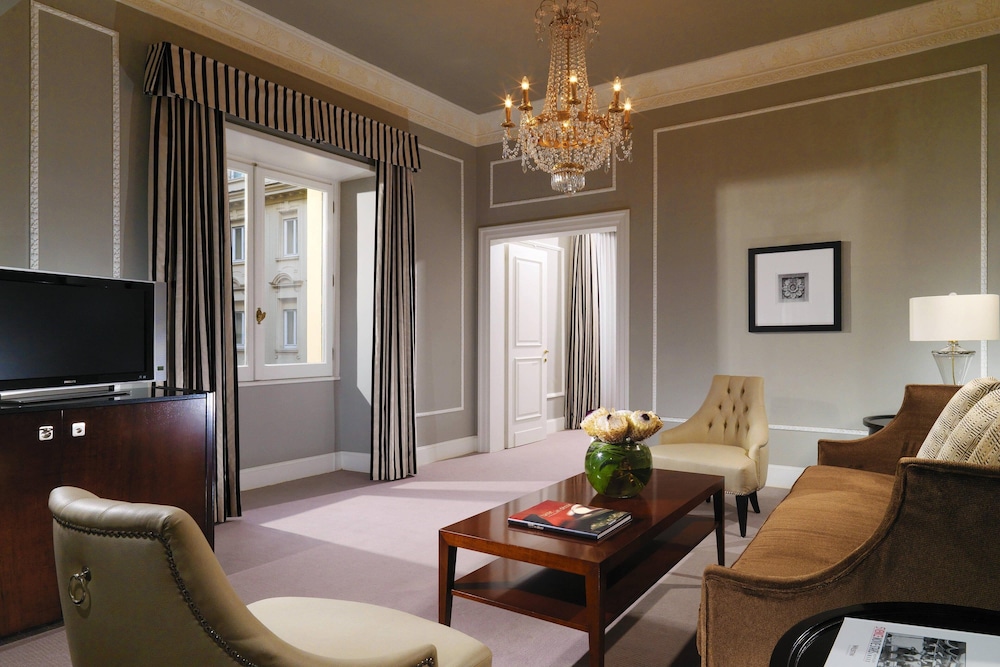 Grand Suite, 1 King Bed thumbnail 6