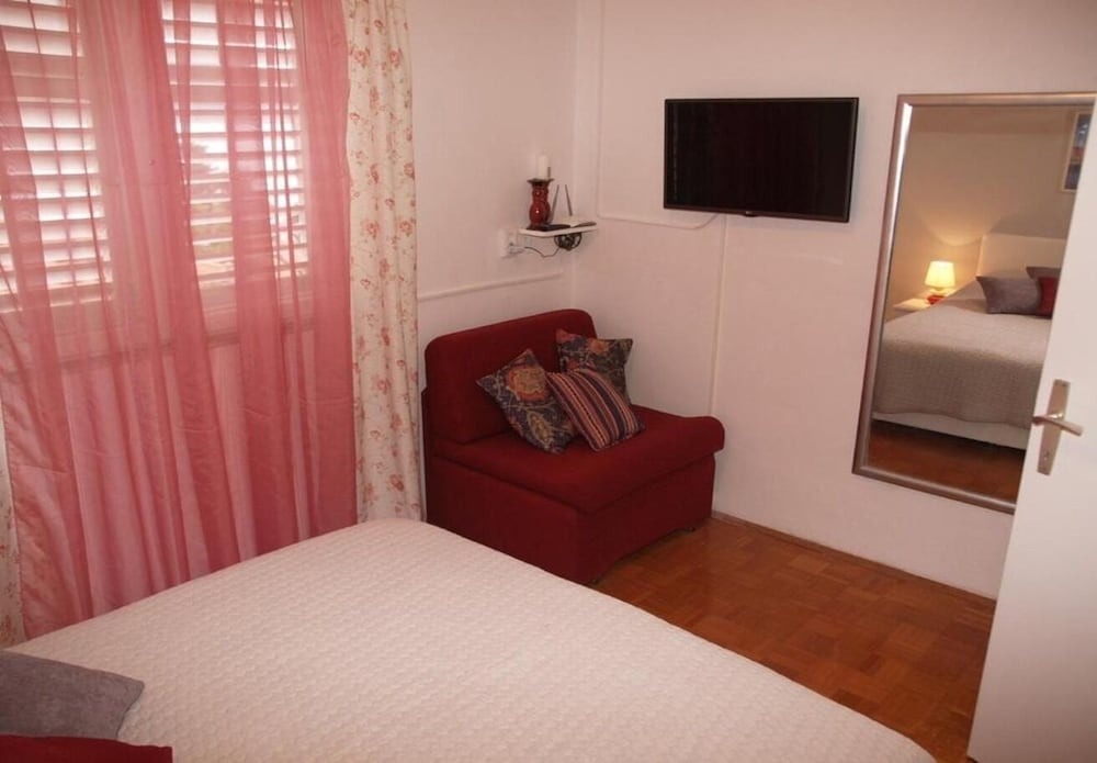 Apartment (Vedro - 50 m from sea - 1- Red(4))