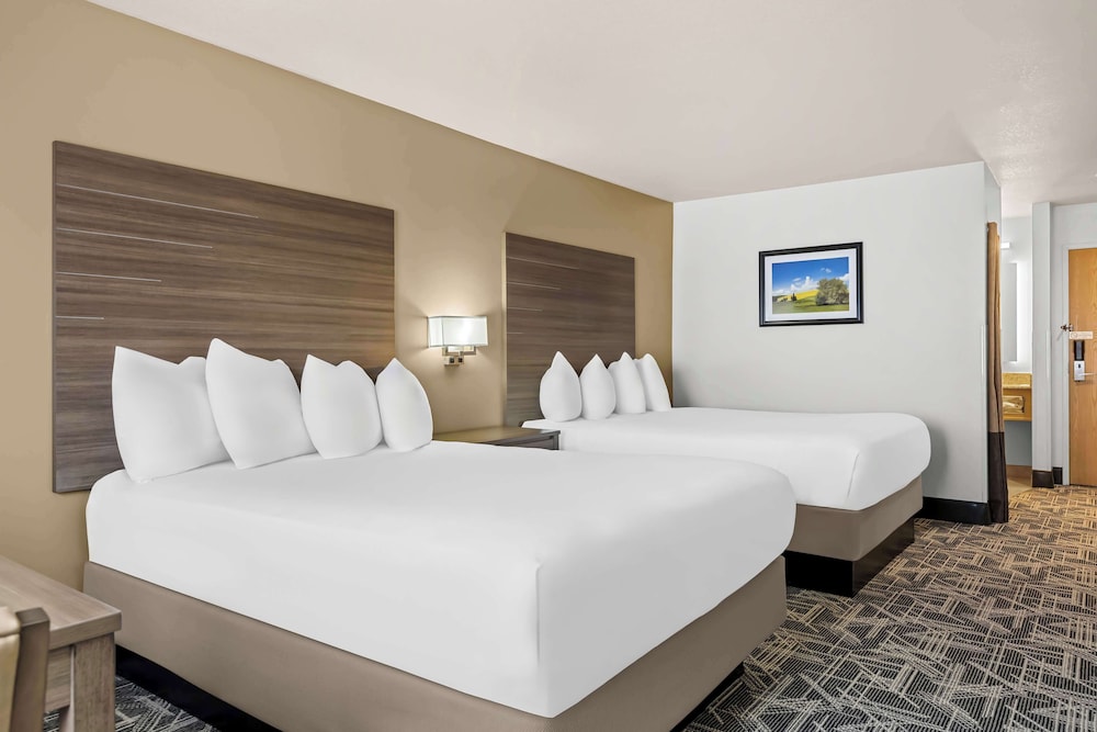 Standard Room, 2 Queen Beds, Non Smoking, Refrigerator & Microwave - Photo 3