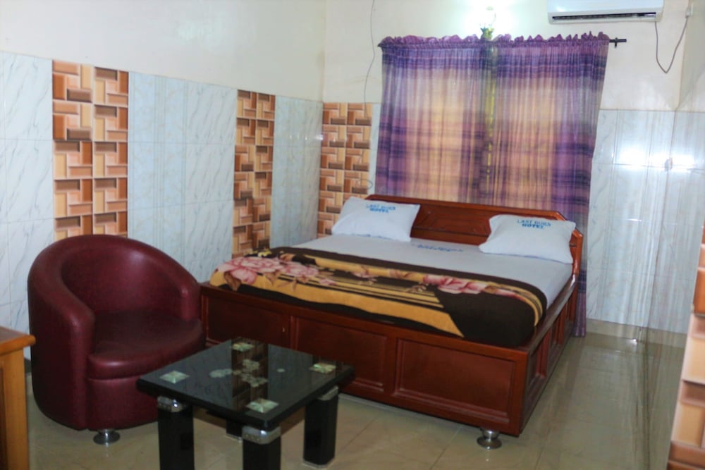 Standard Room photo 2