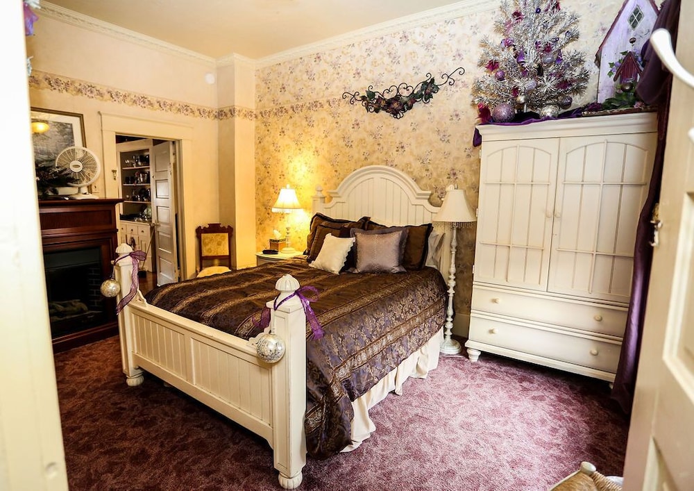Lavendar n Lace Suite photo 1
