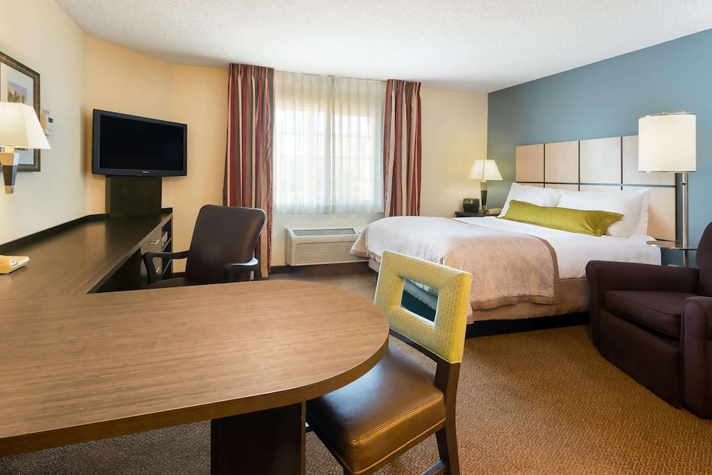 Room, 1 Queen Bed, Accessible, Non Smoking (Roll-In Shower) - Photo 1