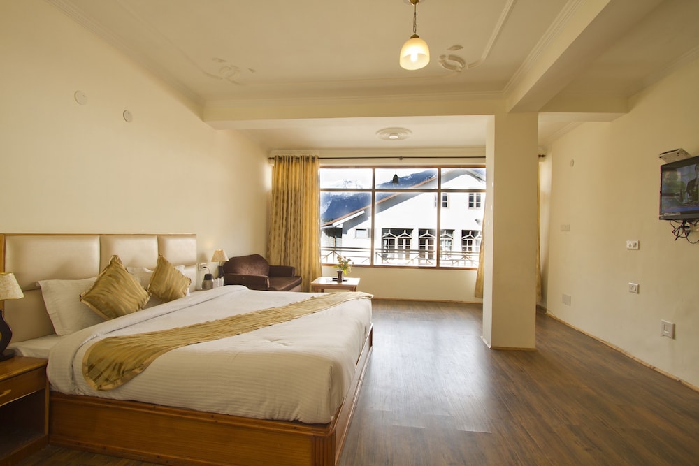 Premium Double Room, 1 Queen Bed, Hill View, Garden Area