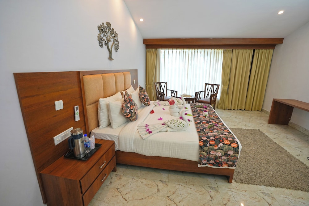 Rajwada Cottage with Garden