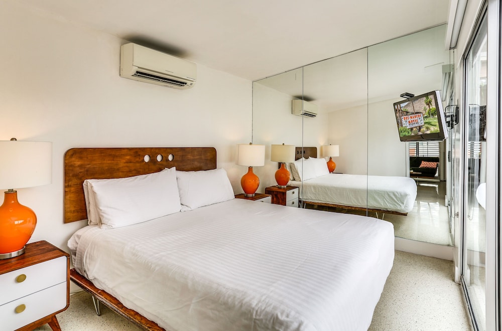 Luxury Suite, 1 King Bed, Accessible, Kitchen photo 3