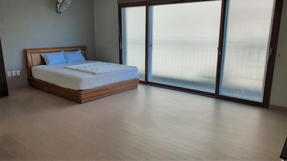 Basic Room, 1 Bedroom (B201) - Photo 8