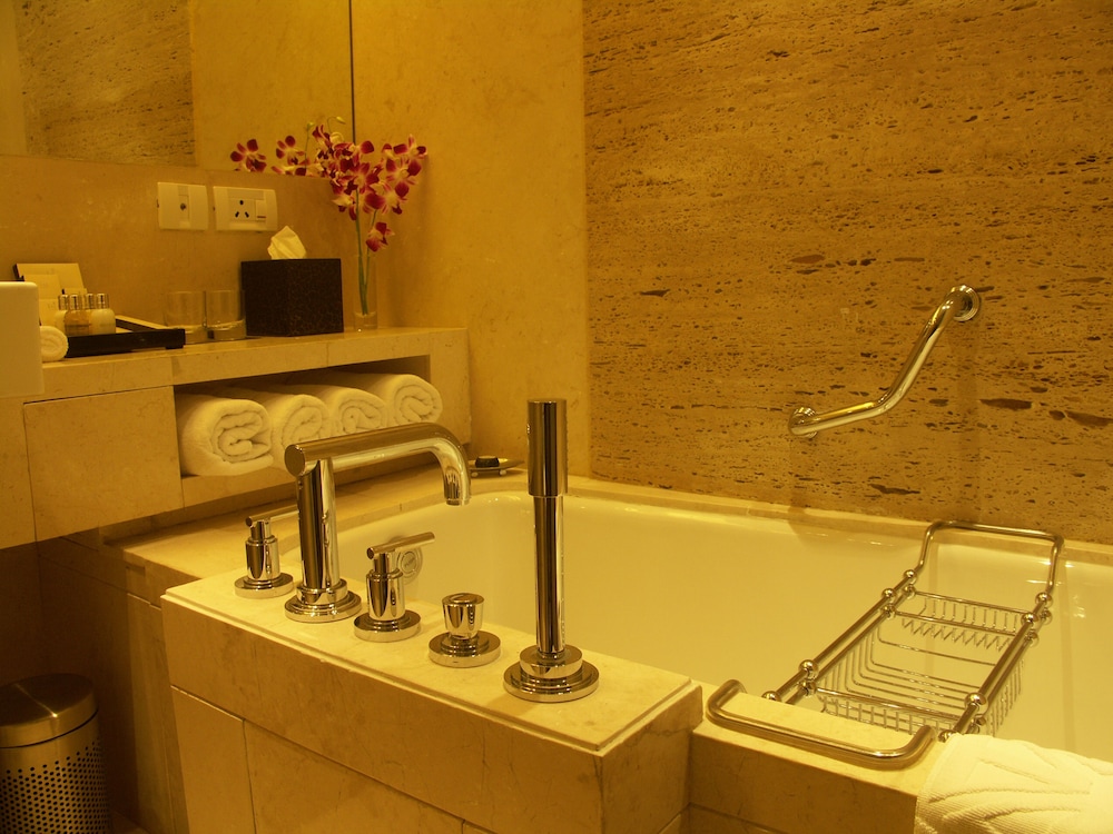 Luxury Room, 1 King Bed - Photo 2