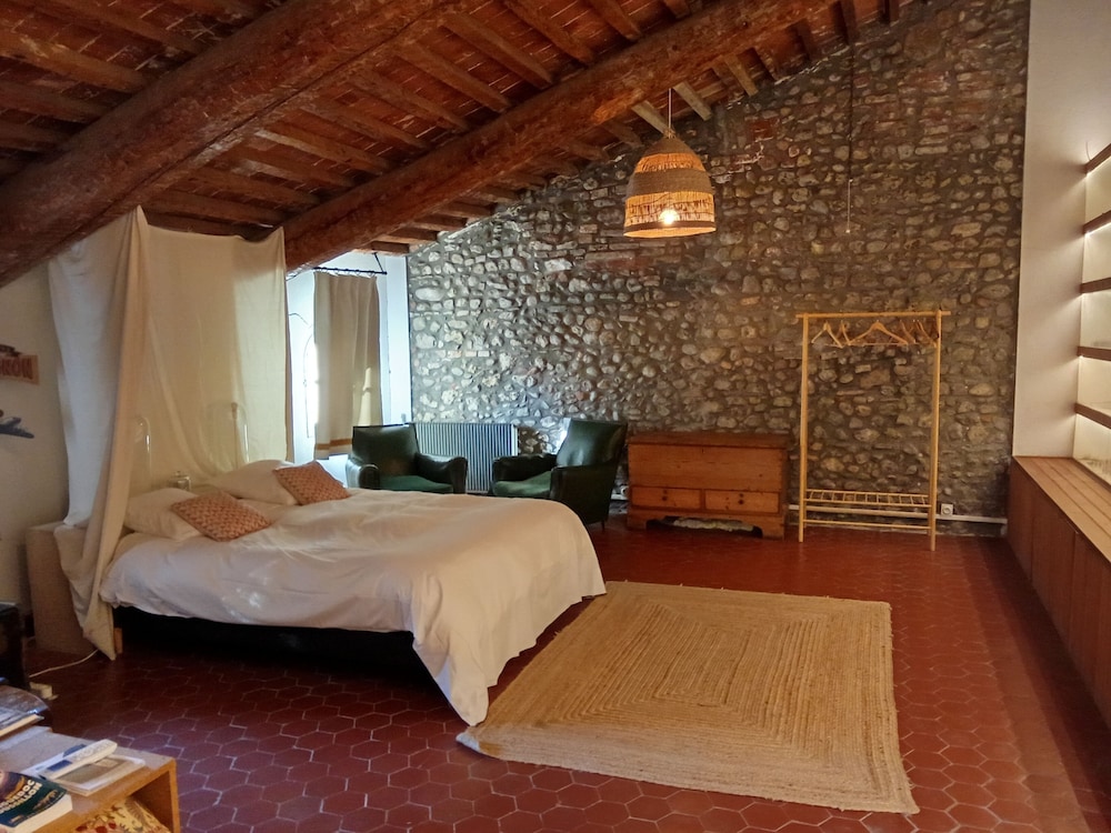 Gallery Room photo 2