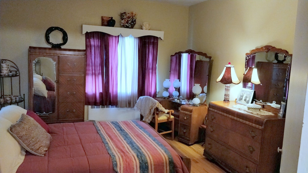 Comfort Room, 1 Queen Bed, Non Smoking, Ensuite photo 3