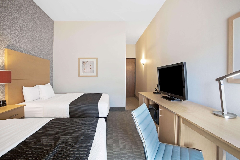 Room, 2 Queen Beds, Non Smoking - Photo 5