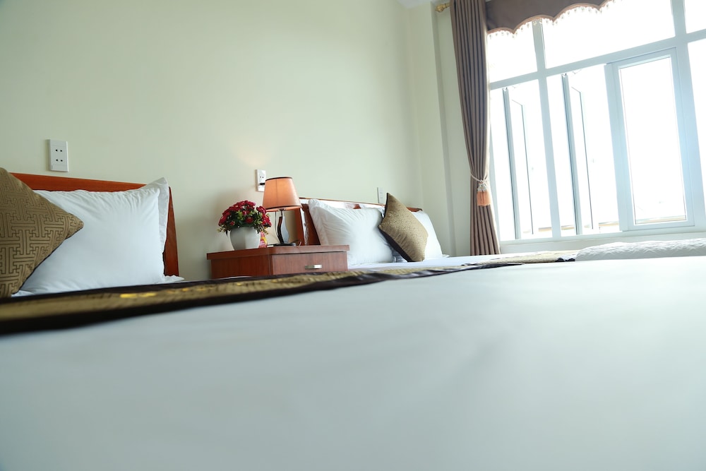 Standard Double Room, 2 Queen Beds, Mountain View photo 3