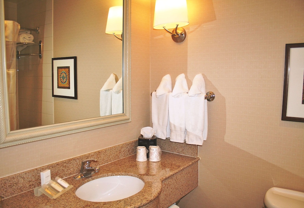 Room - Photo 8