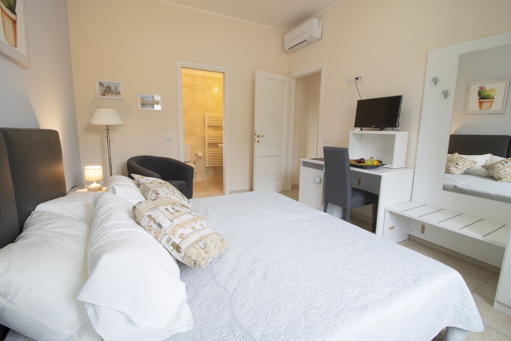 Double or Twin Room photo 2