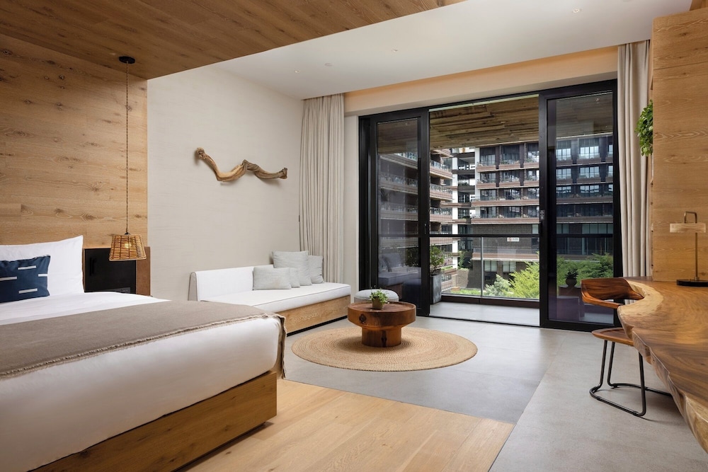 Standard Room, 1 King Bed, Garden View