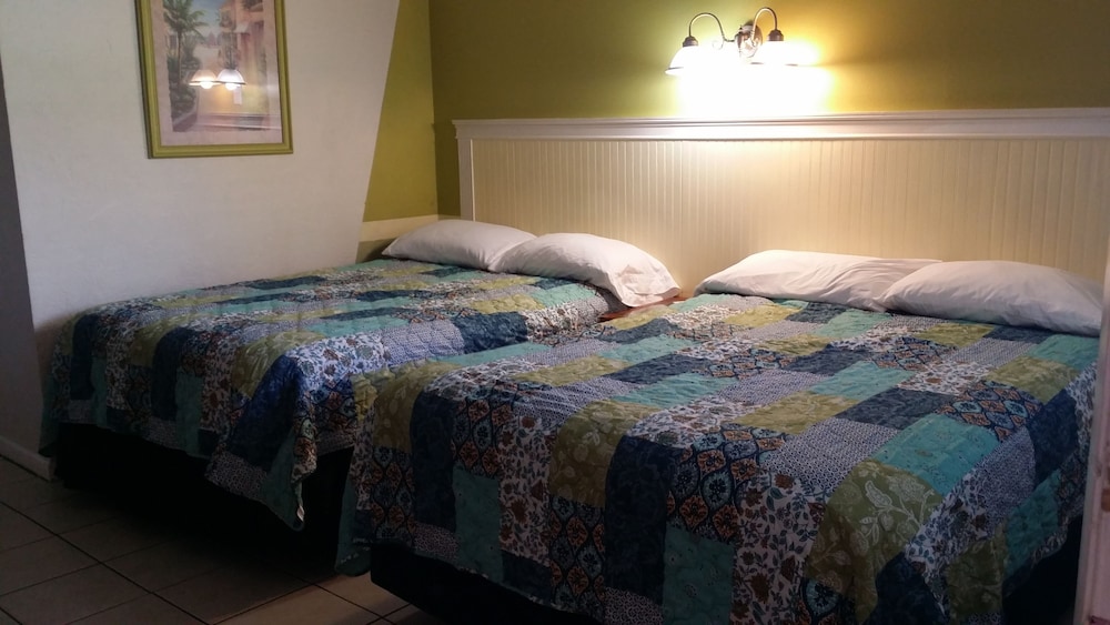 1 Full Bed and 1 Twin Bed (Sleeps 3) photo 3