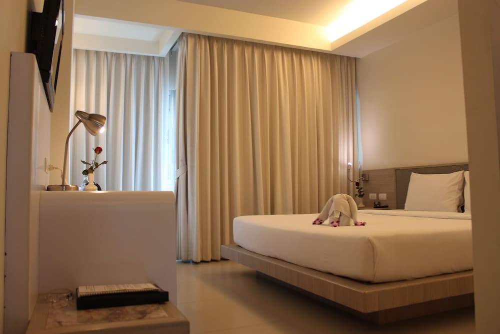 Deluxe Room - Photo 3