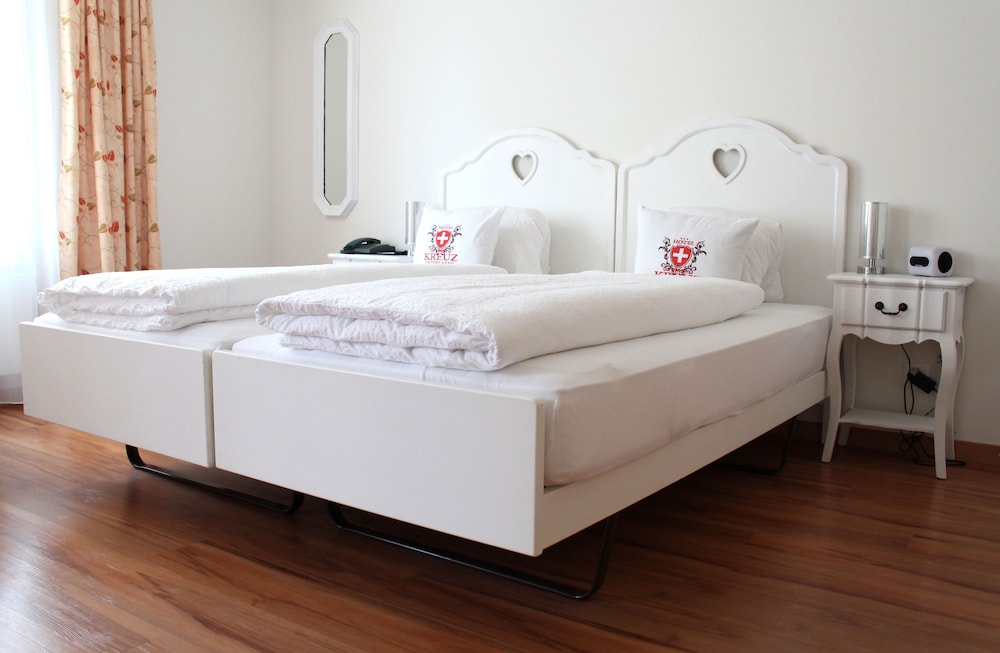 Standard Double Room thumbnail 6