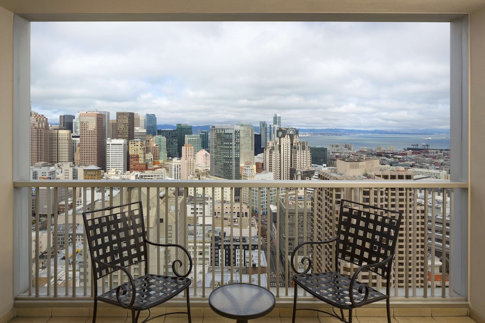 Balcony Skyline View - 2 Double Beds - Photo 1