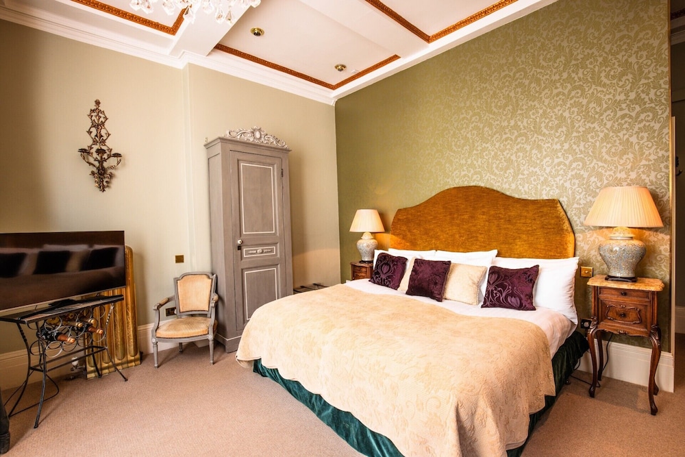 Deluxe Double Room, Ensuite (Perrier Jouet - Feature) photo 3